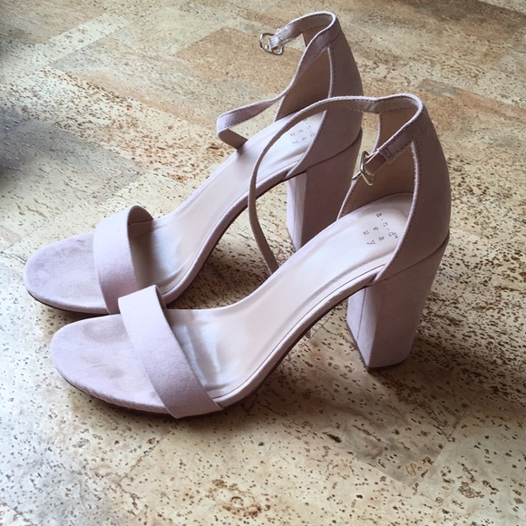 Blush pink heels - Picture 2 of 3